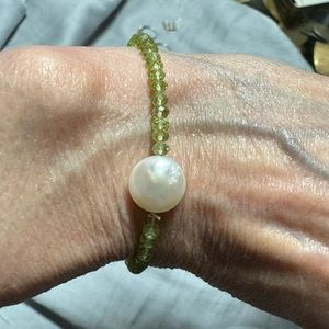 Peridot and a coin pearl